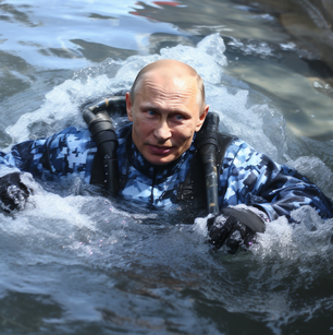 Bild: Putin schwimmt im Eiswasser